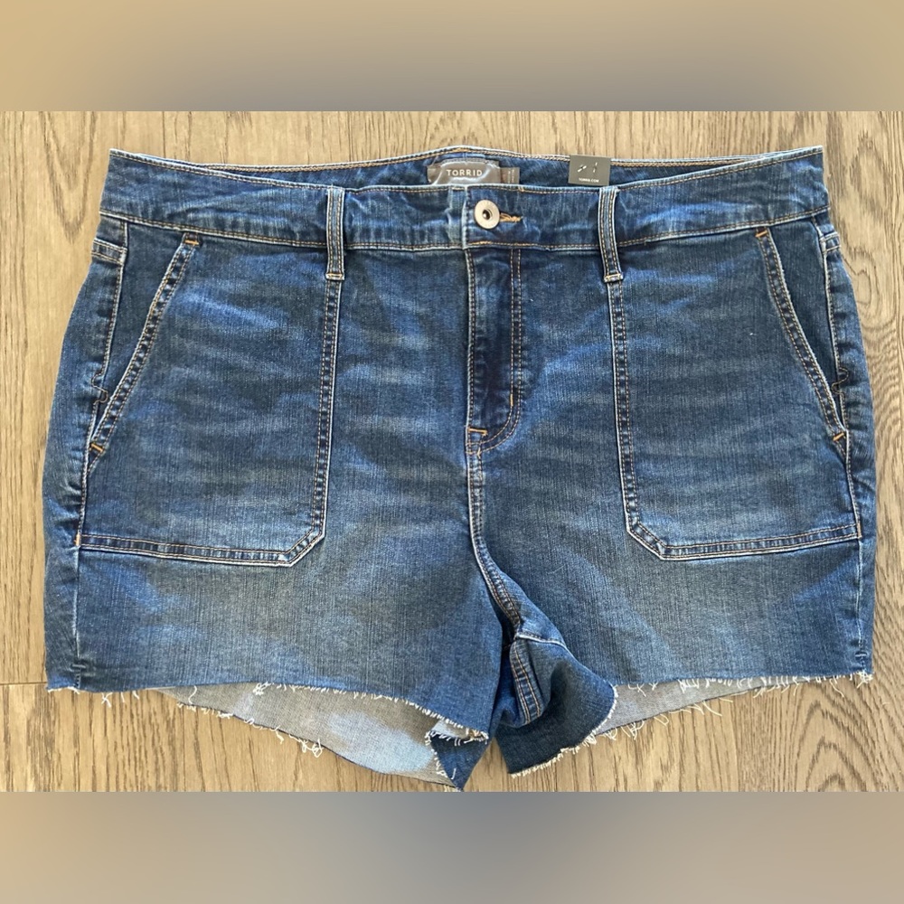 Torrid Blue Jean Shorts NWT - Picture 1 of 6